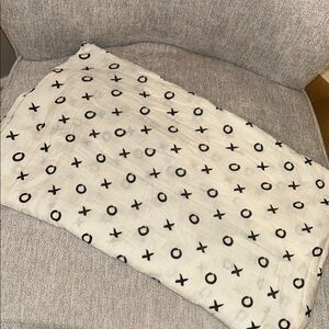 Lulujo Black XO Pattern Baby Blanket